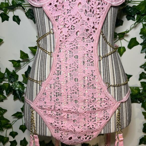 Pink lace lingerie bodysuit - Picture 2 of 4